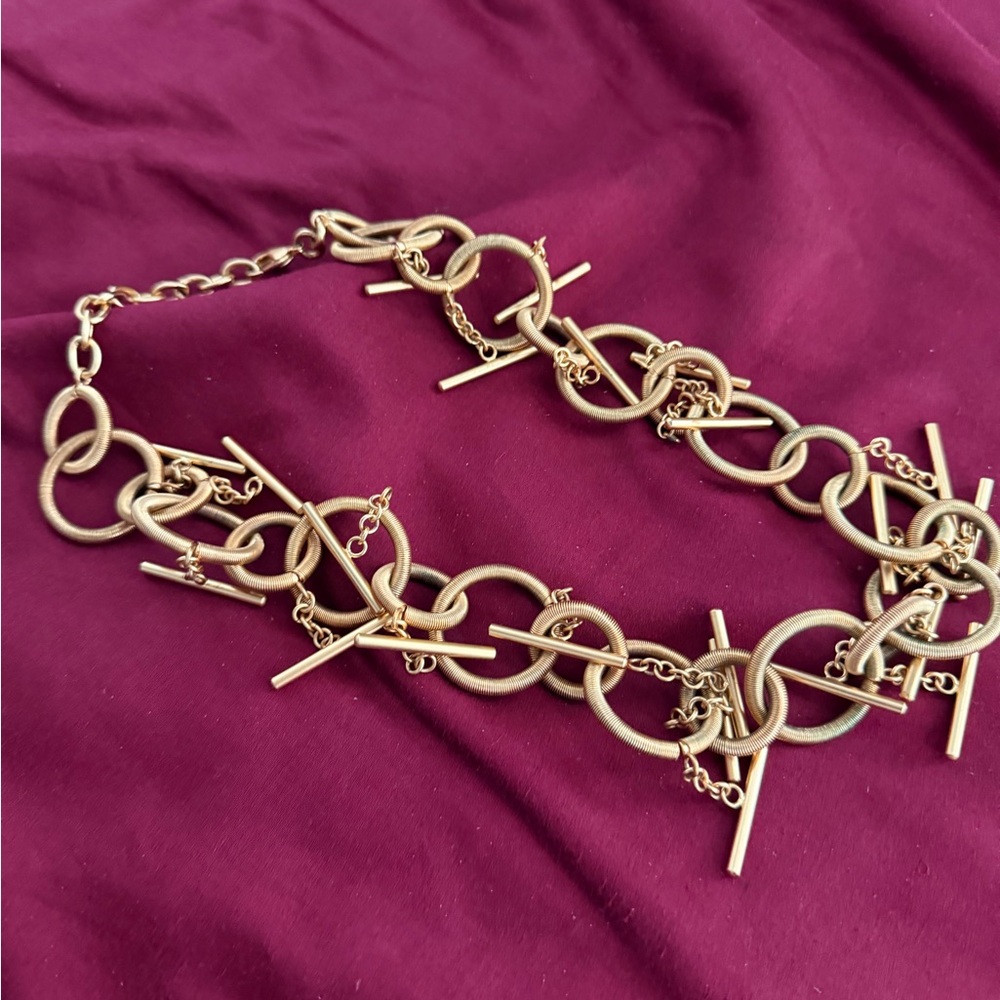 Chic Gold Statement Necklace